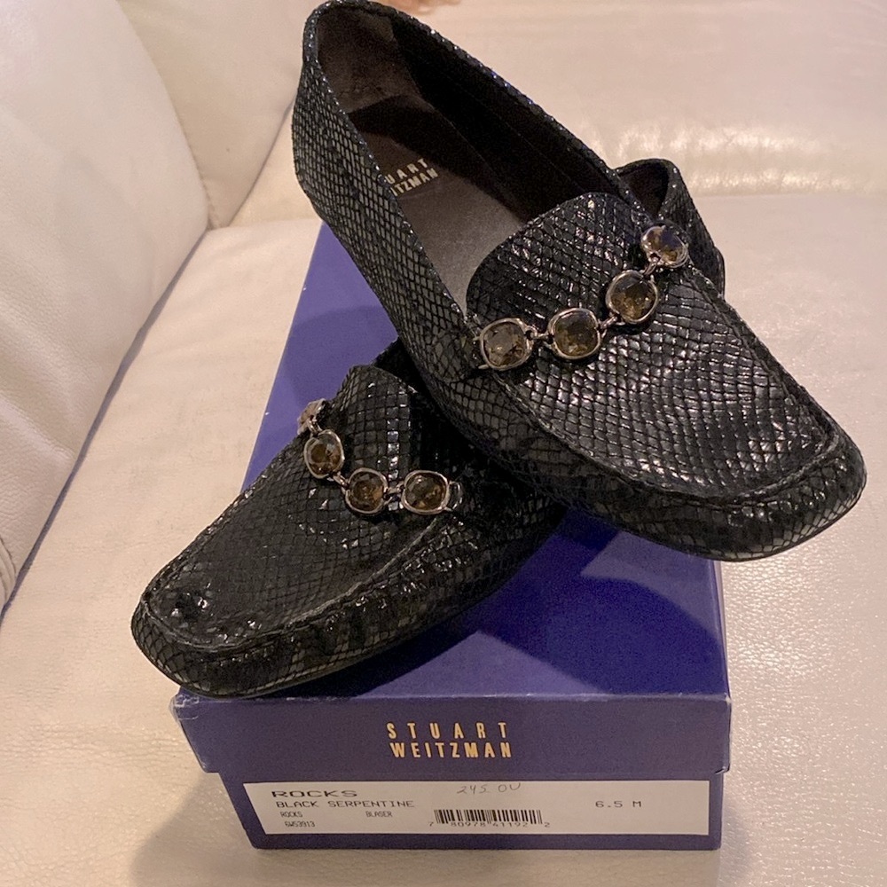 Stuart Weitzman NWB Black snakeskin crystal embellishments loafers Size 6.5